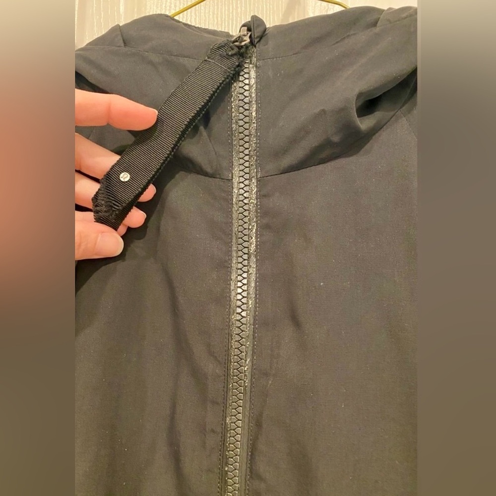 Lululemon Black “Definitely Raining” Jacket - Size 4 - Picture 10 of 15